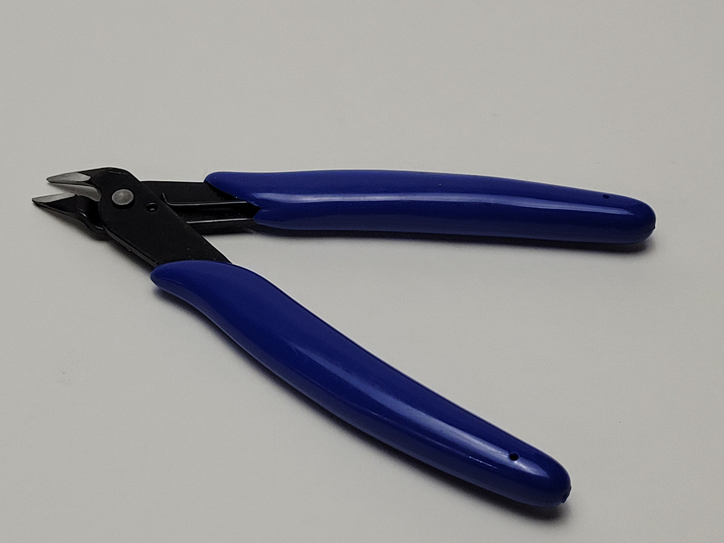 Flush Cut Trimmer for Urethane Belt Welding Burrs